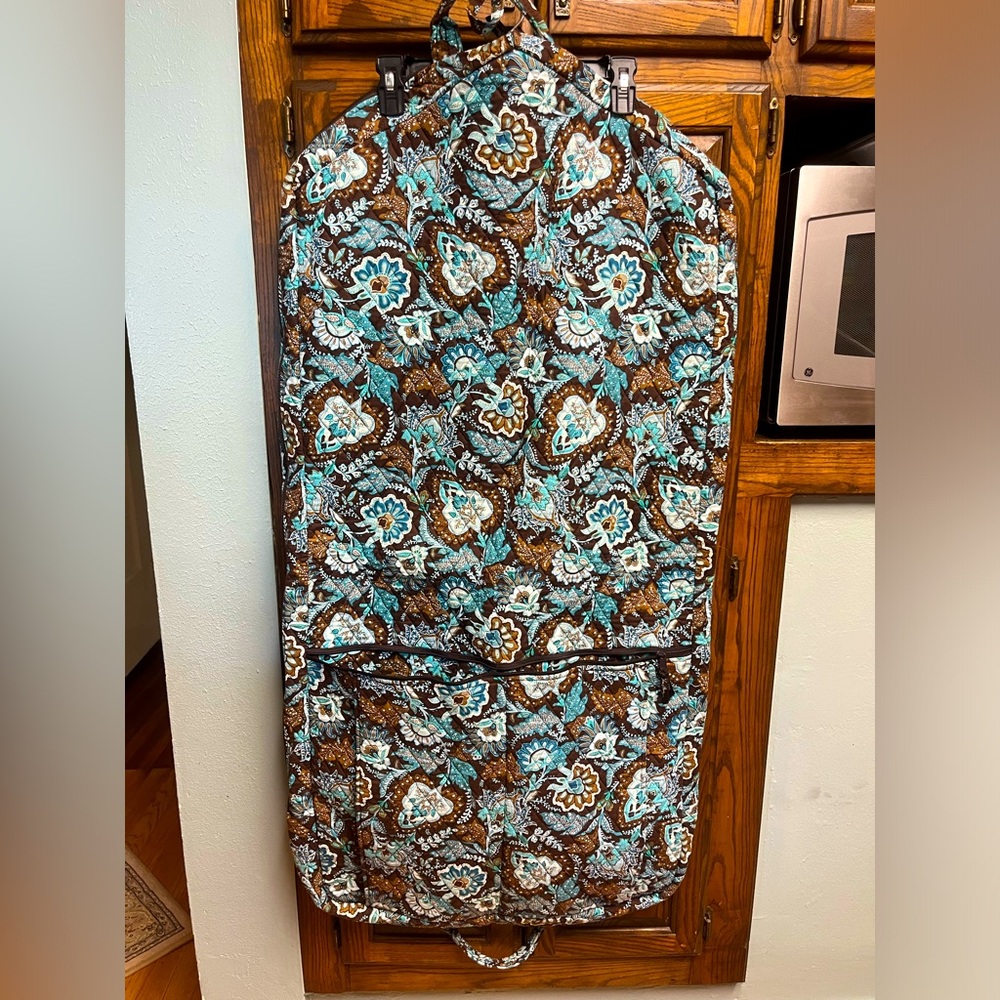 Vera Bradley Hanging bag in great condition. Gorgeous retired Java pattern.